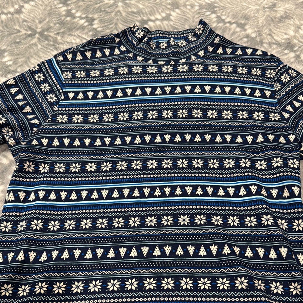 Land’s End Blue snowflake pattern mock neck. 100%cotton.